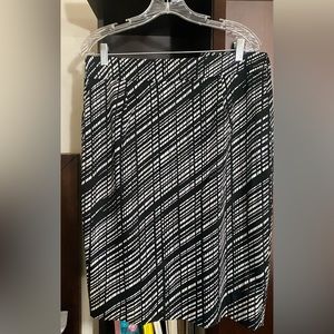 Pencil skirt black n white